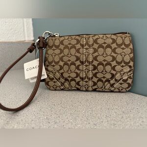 NWT COACH Vintage Signature Logo Canvas & Leather Tan Brown Wristlet 40095